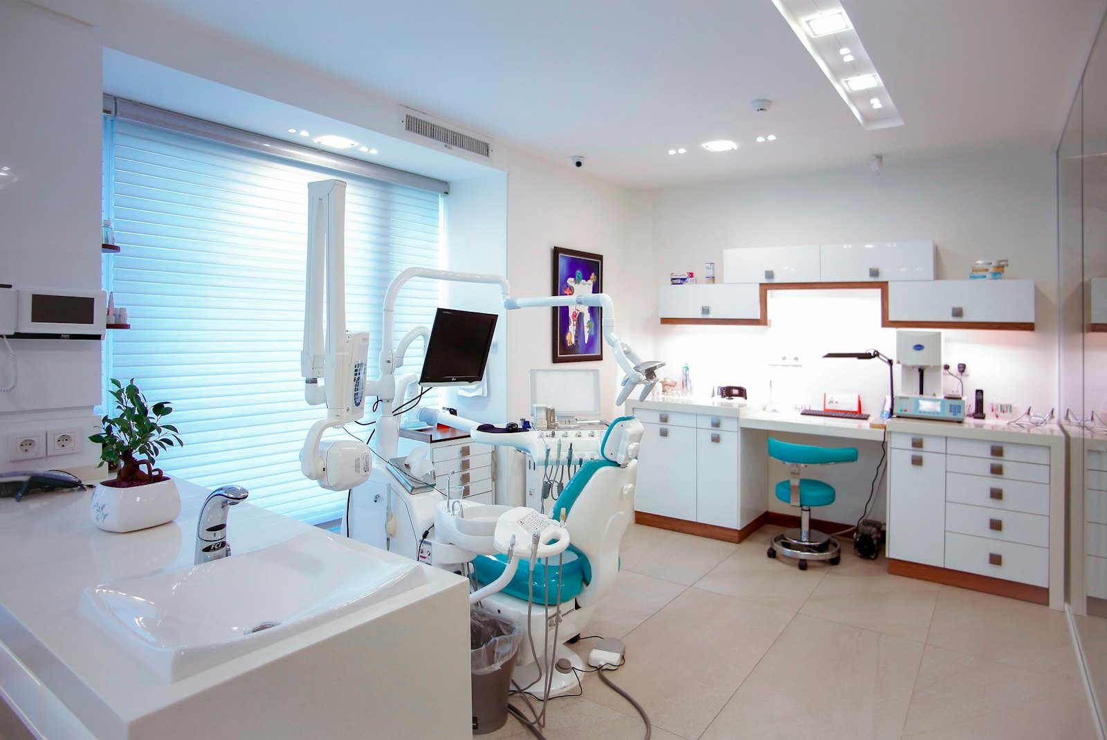 Salle de soins dentaires moderne – illustration